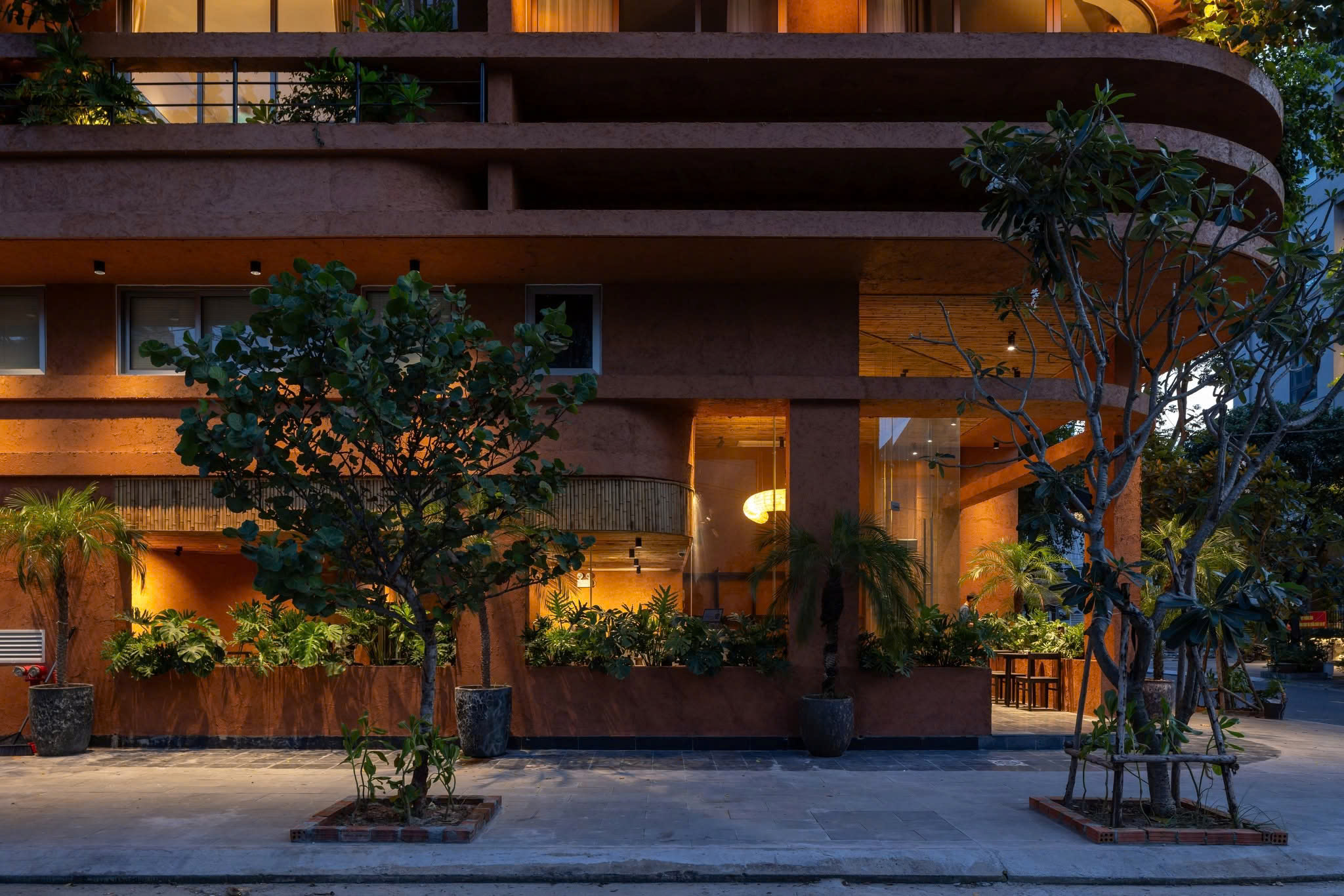 Sơn hiệu ứng rơm đất mặt tiền CHUM Apartment